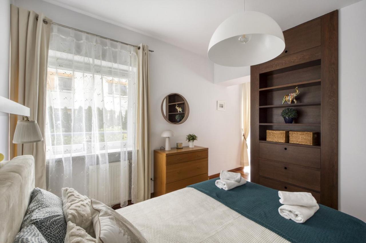 M&r Apartament: Premium Airport Retreat With Terrace Apartment *