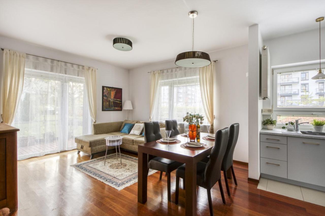 M&r Apartament: Premium Airport Retreat With Terrace Apartment
