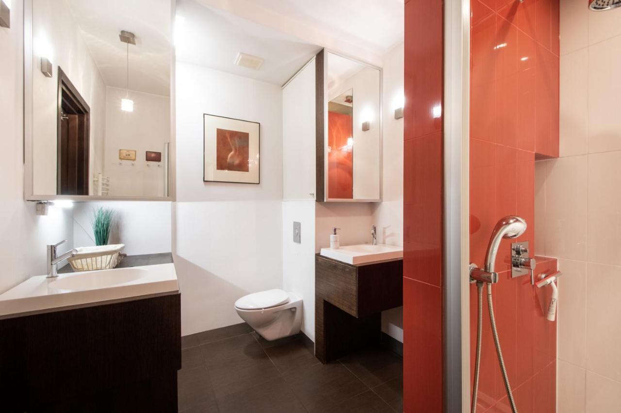 M&r Apartament: Premium Airport Retreat With Terrace